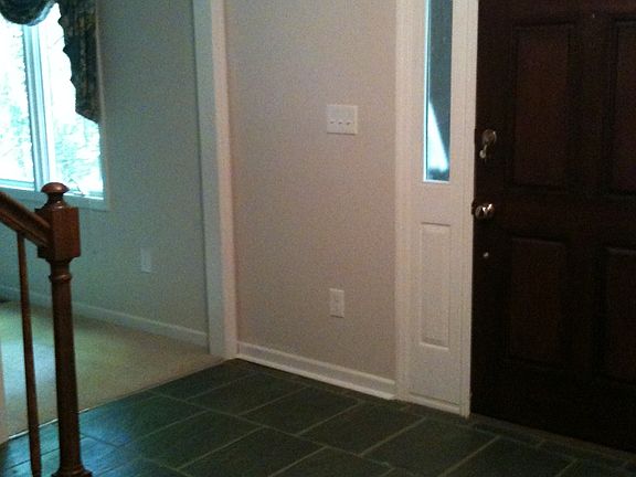 Front entry w/ slate floor