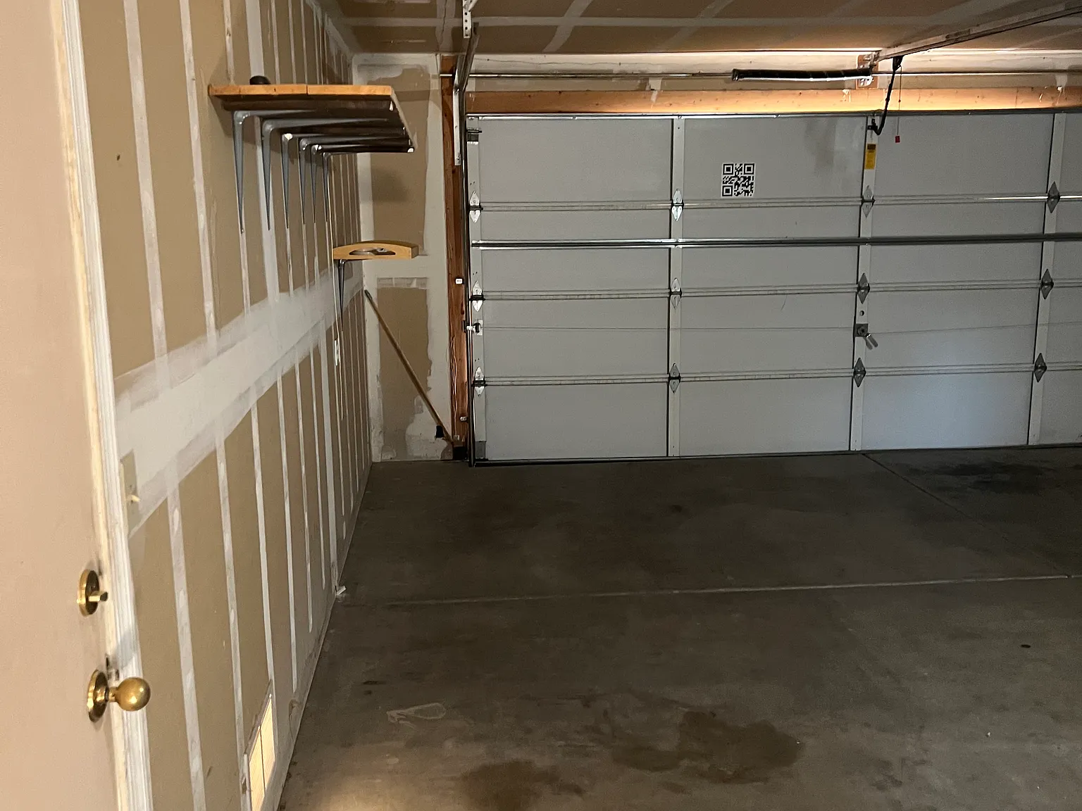 4 bed, 2156 sqft, $2,400 — Photo 2