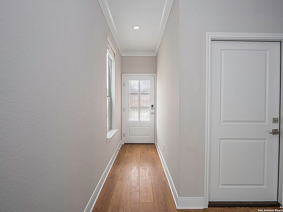 4th image of 9015 SUMMERWOOD BEND