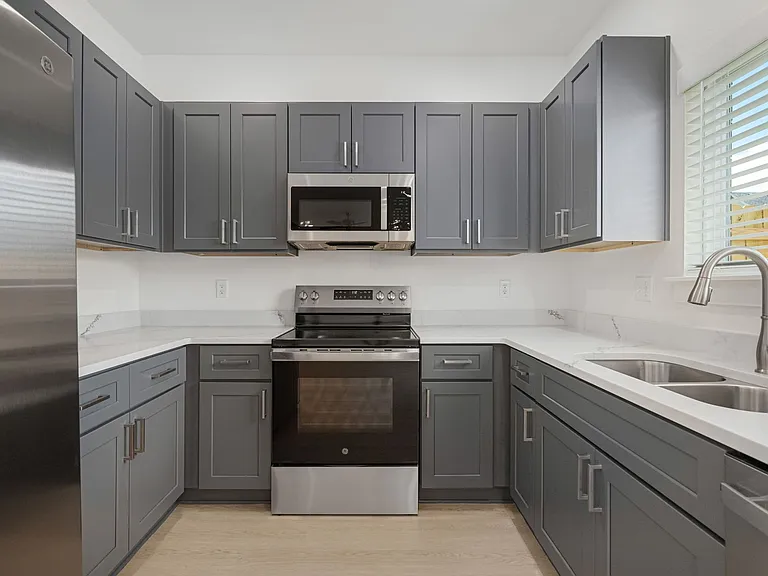 2713 SW Shackelton Ave #1 — Photo 62