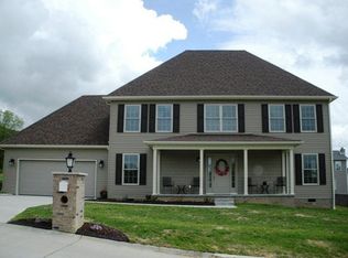 726 Emerald Dr, Hurricane, WV 25526