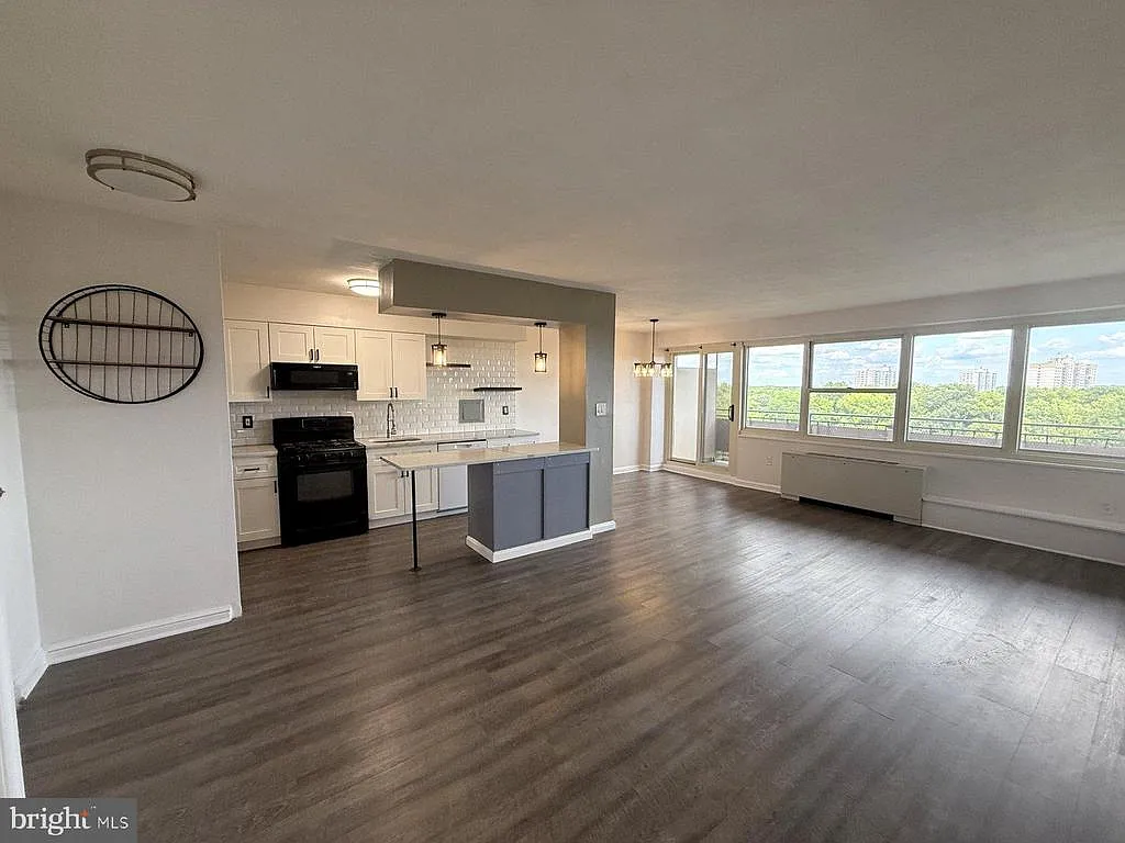1 bed, 1.0 bath, 698 sqft, $1,700 — Photo 2