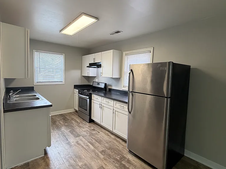 4935 Carolina St — Photo 2