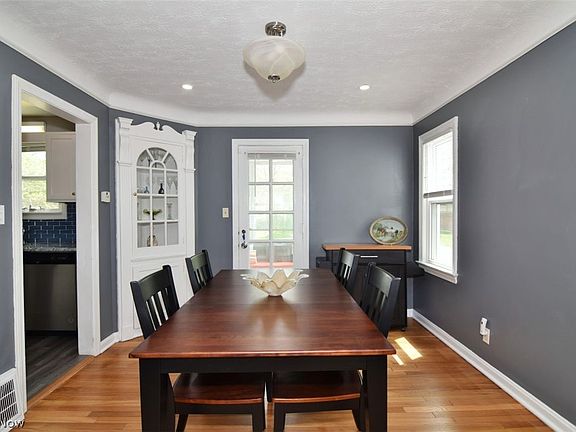 5th image of 2223 Cranston Rd