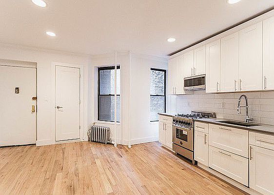 4th image of 335 E 65th St #23