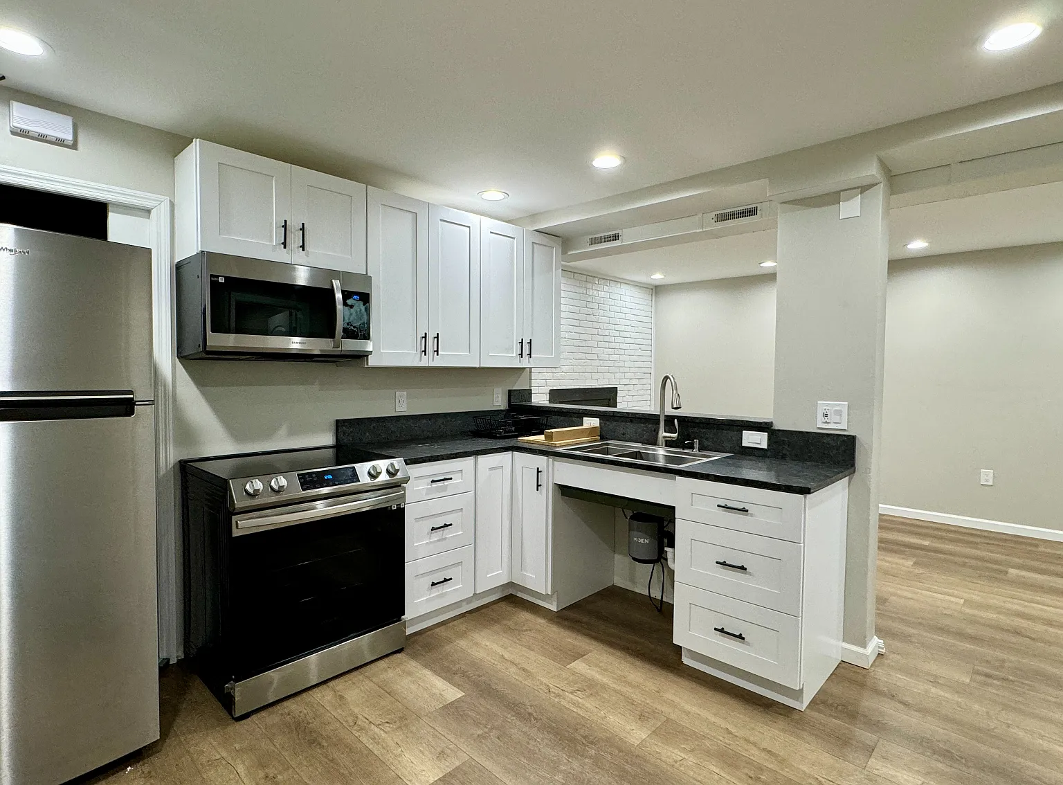 2 bed, 950 sqft, $1,100 — Photo 1