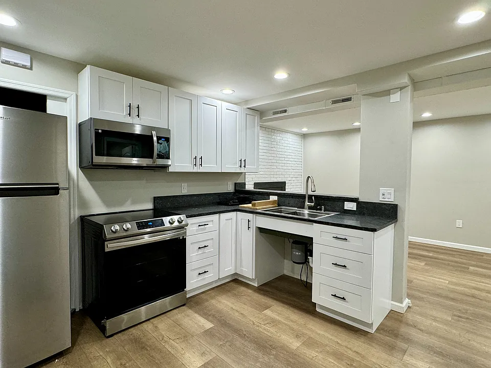 4313 Katie Kim Ln #B