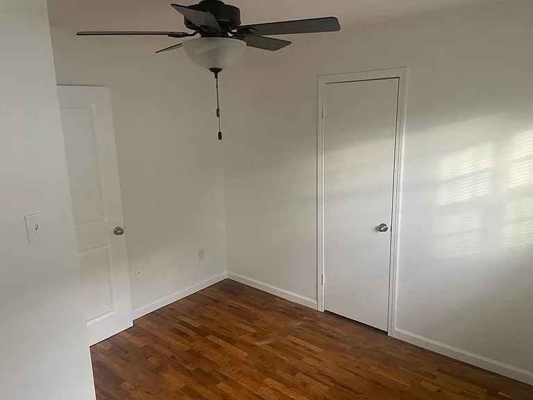 964 Blythe St — Photo 5
