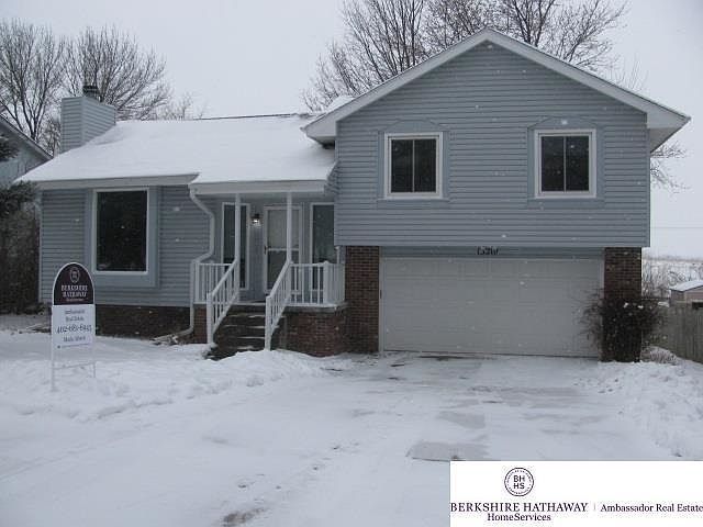 Falcon Forest of Bellevue.  Vinyl Siding, New Roof in 2018.