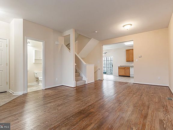 2nd image of 1879 Jamestown Ln