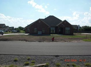 108 NW Sandy Trail Cir, Lawton, OK 73505