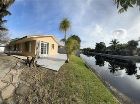 590 NE 20th St, Fort Lauderdale, FL