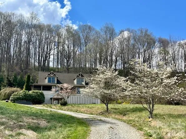 330 Potts Dr, Waynesville, NC 28785