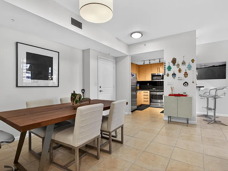 511 SE 5th Ave #1102 — Photo 3