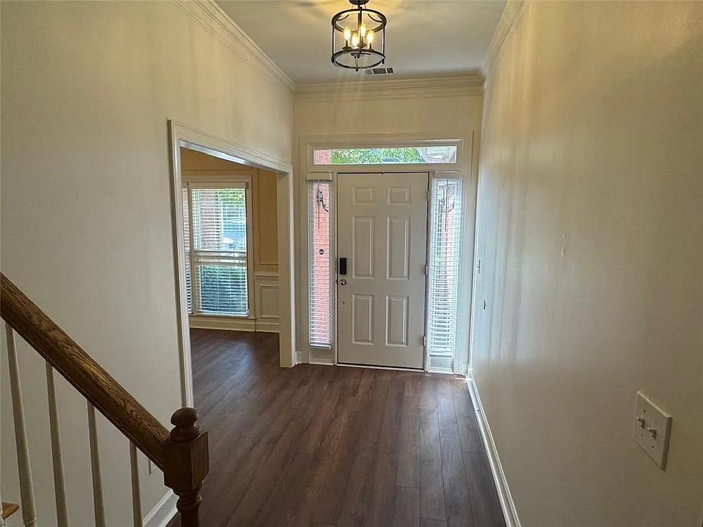 4 bed, 3.0 bath, 2823 sqft, $2,999 — Photo 2