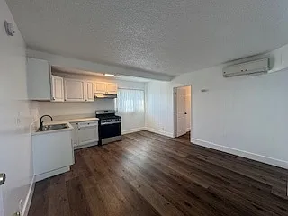 1447 W 103rd St — Photo 3