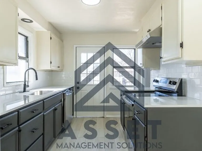 2024 Churchill Way — Photo 8