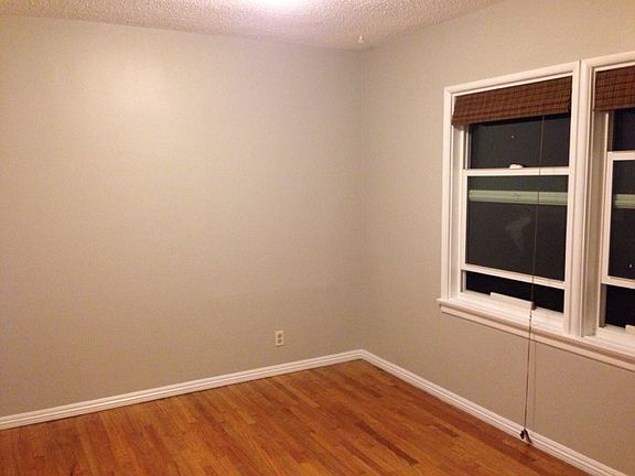 5th image of 916 E Wells St