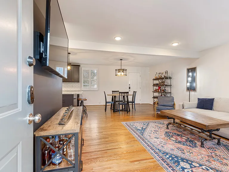 208 Hardison Ave — Photo 3