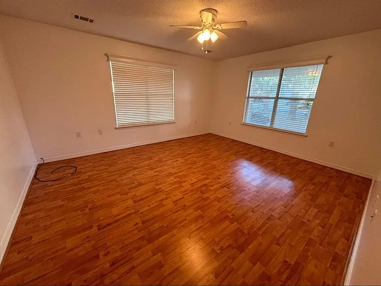 5587 Mobile Ave — Photo 4