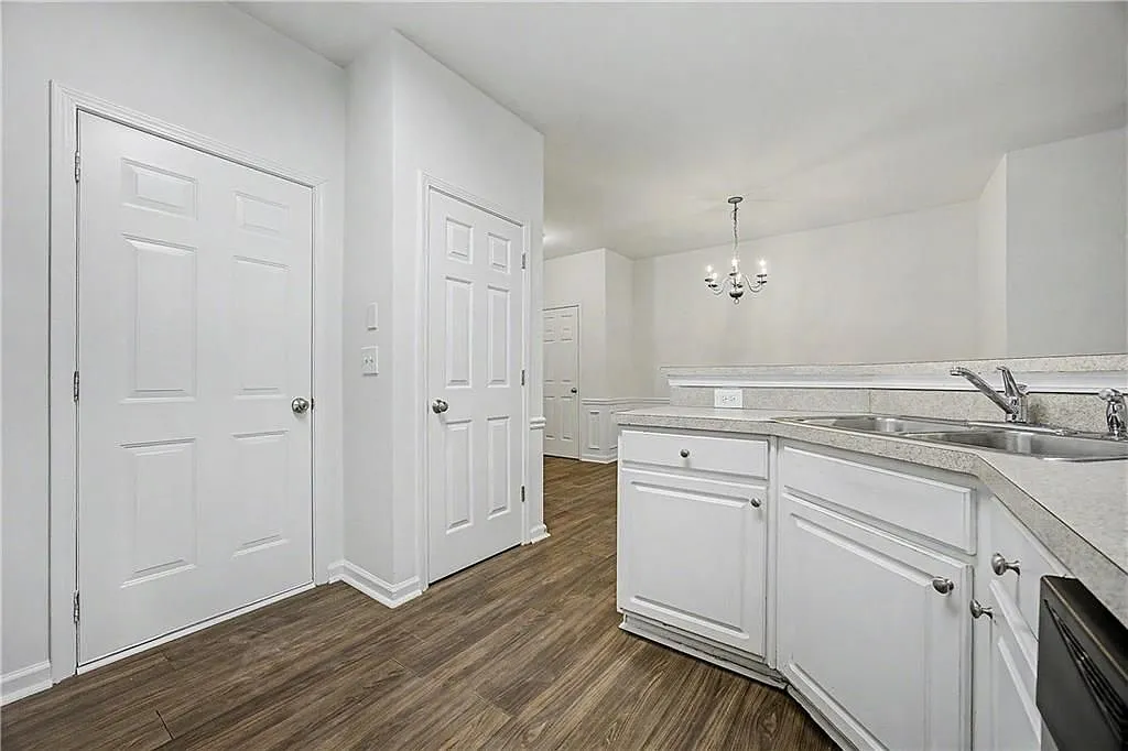 3 bed, 3.0 bath, 1644 sqft, $2,200 — Photo 4
