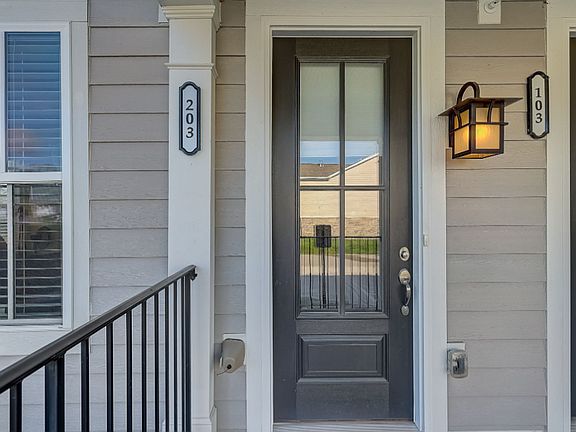 4th image of 2333 Fairchild Cir #203