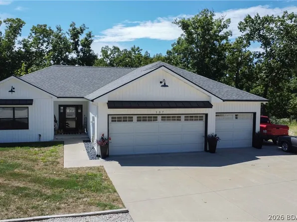 137 Spring Rd, Lake Ozark, MO 65049