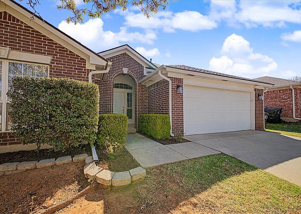 1st image of 117 Mountain Oaks Dr