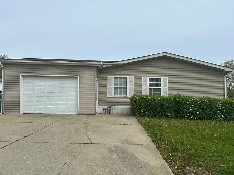 Hoosier Estates — Photo 14