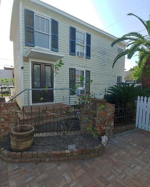 1st image of 818 13th St #818