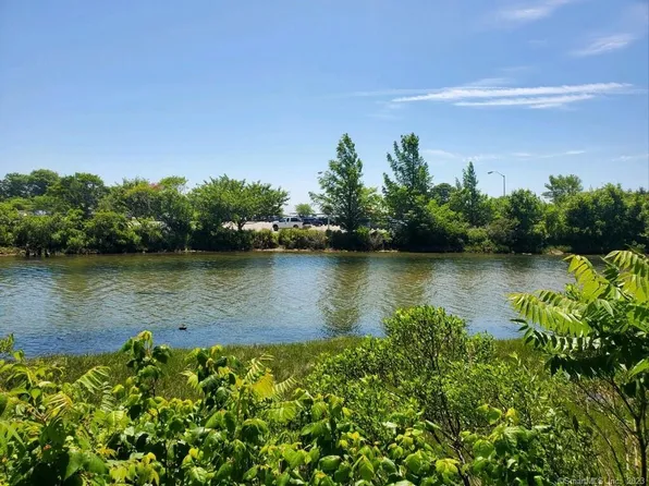 10 Shore Drive, Waterford, CT 06385