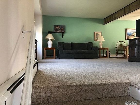 4th image of 7 Alan Crest Dr