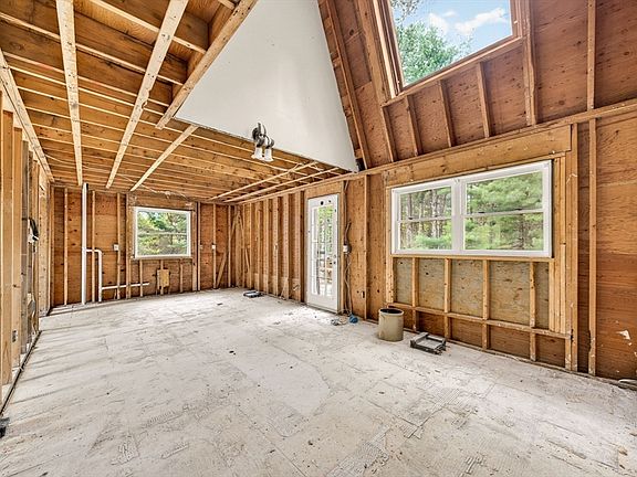 2nd image of 5 Fathom Ln