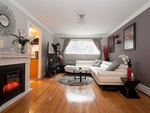 5th image of 370 Central Park Ave APT 1T