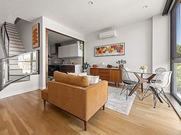 4th image of 227 34th St #4R