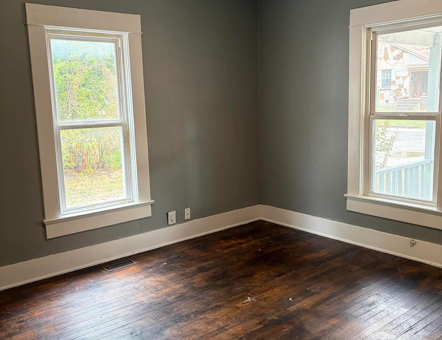 2 bed, 1.0 bath, 976 sqft, $1,300 — Photo 4