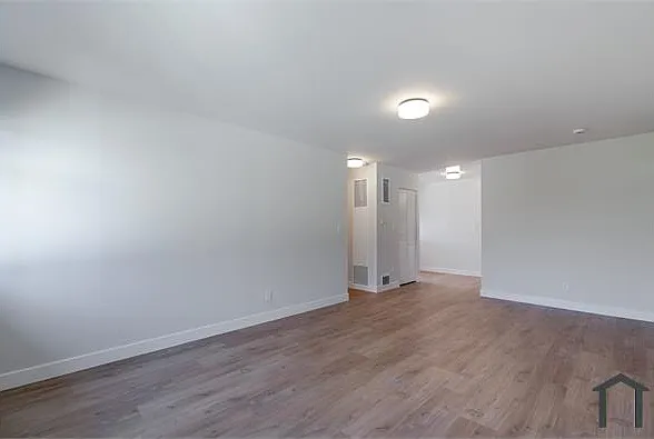 2622 S Hobart Blvd #14 — Photo 2