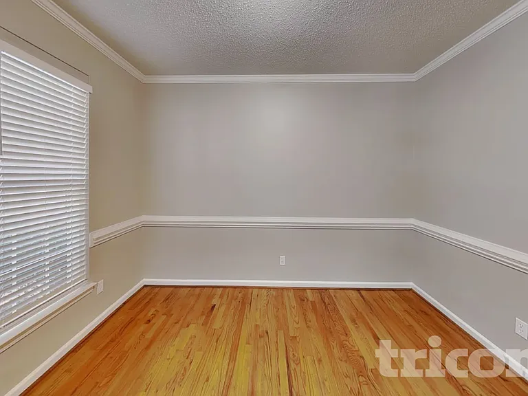 1405 Wessex Ct — Photo 4