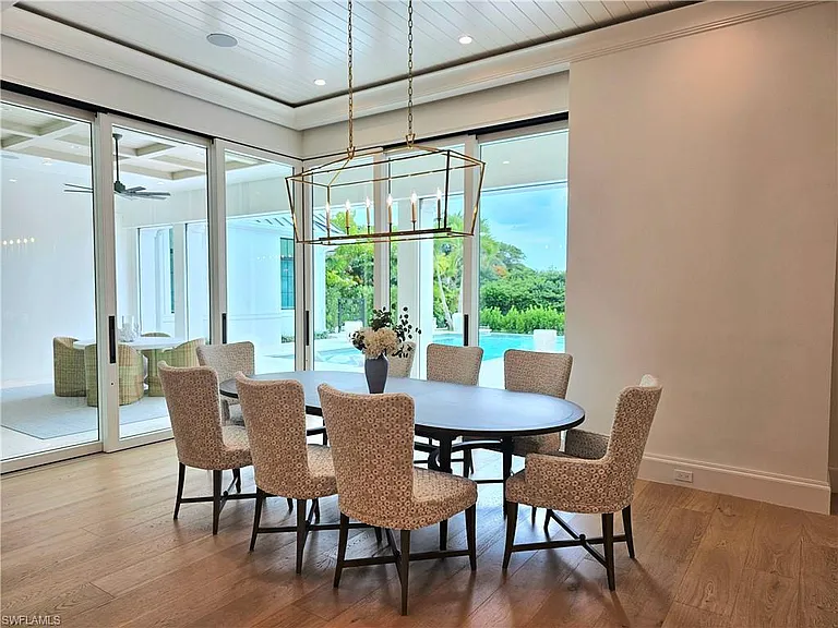 637 Palm Cir W — Photo 14