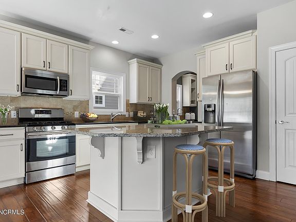 4th image of 105 Michie Pl