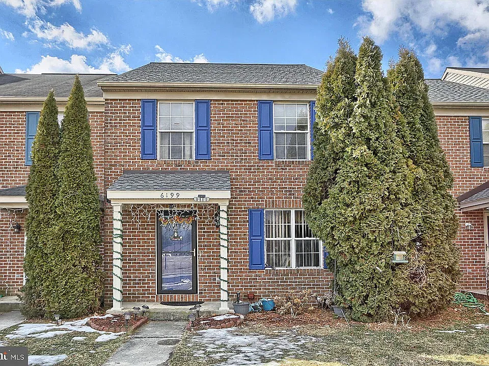 3 bed, 2240 sqft, $2,200 — Photo 1