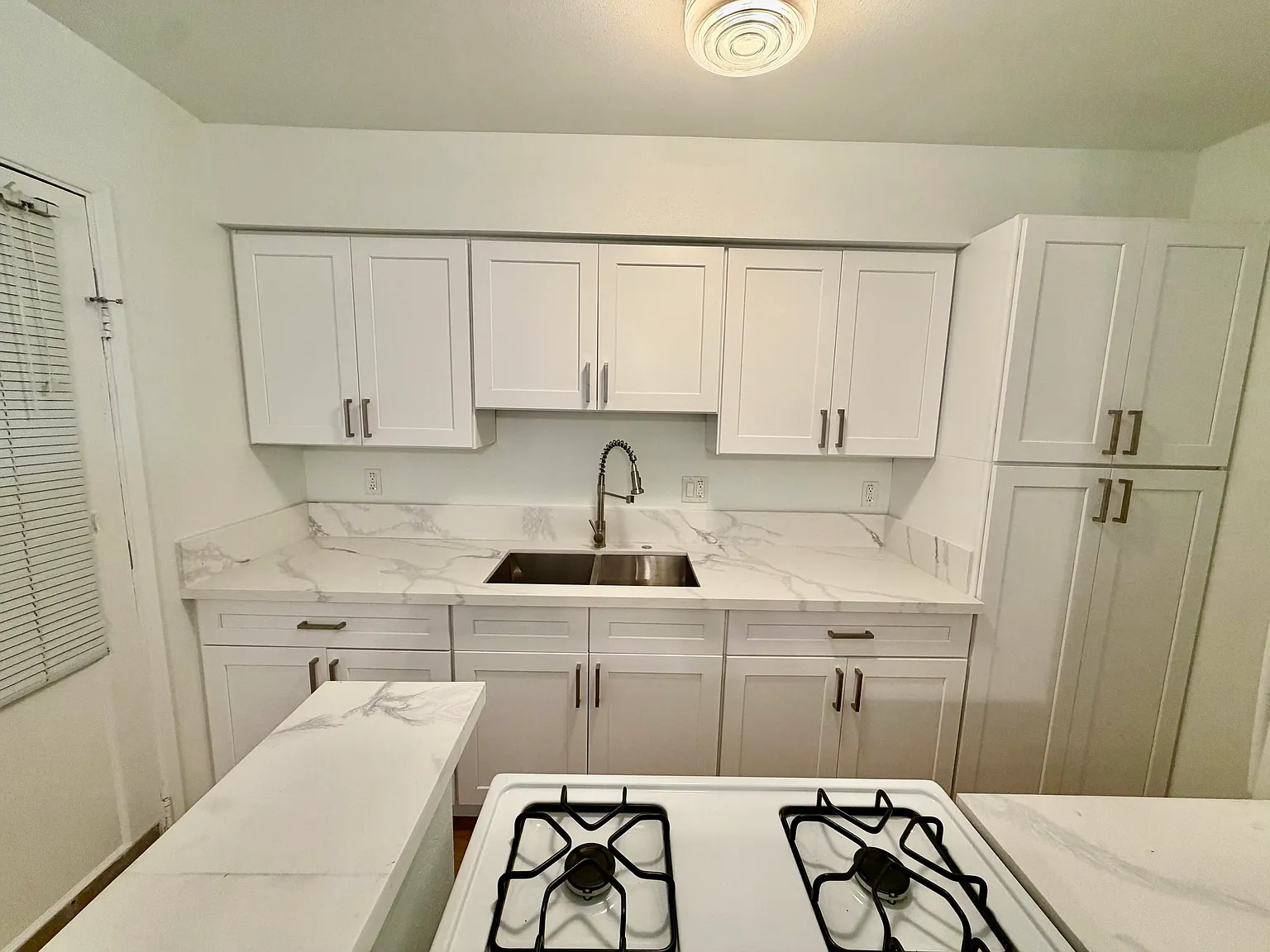 2 bed, 1000 sqft, $2,790 — Photo 4