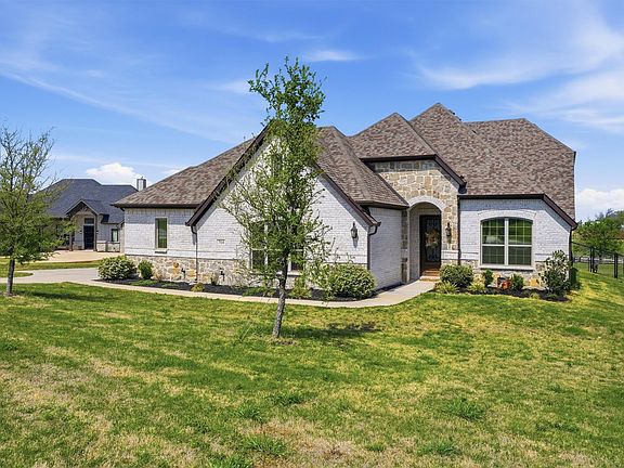 3rd image of 704 Cactus Creek Ct