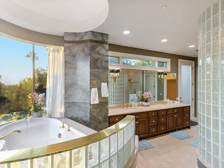 2261 Liane Ln — Photo 26
