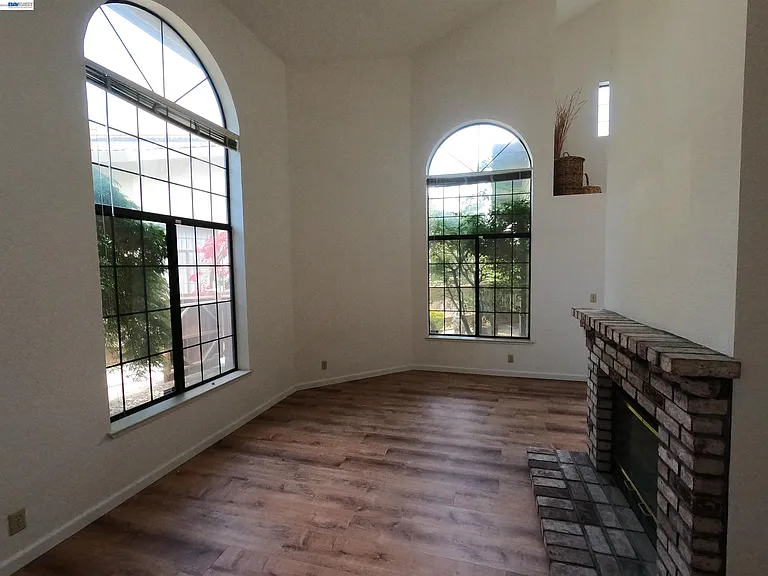 19179 Alpha Ct — Photo 5