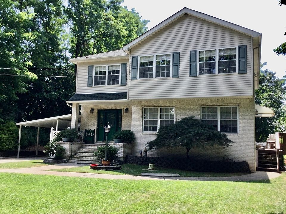 1st image of 130 Leslie Ave