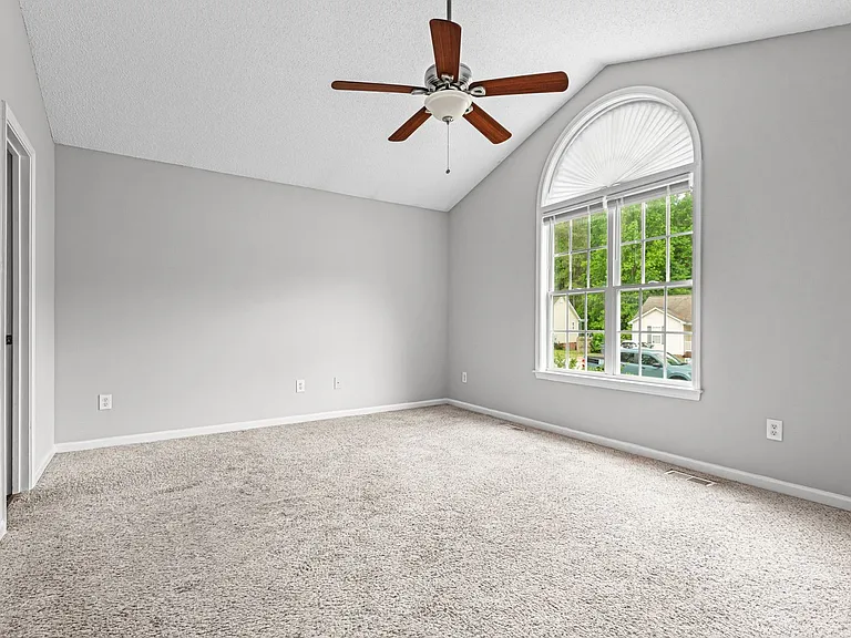 220 Wood Green Dr — Photo 6