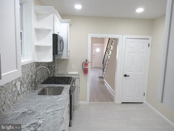 5th image of 724 Spruce St