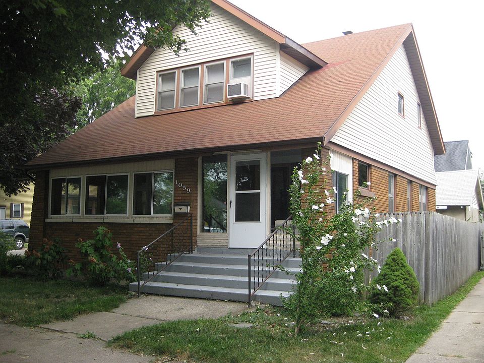 1st image of 1059 Courtney St NW