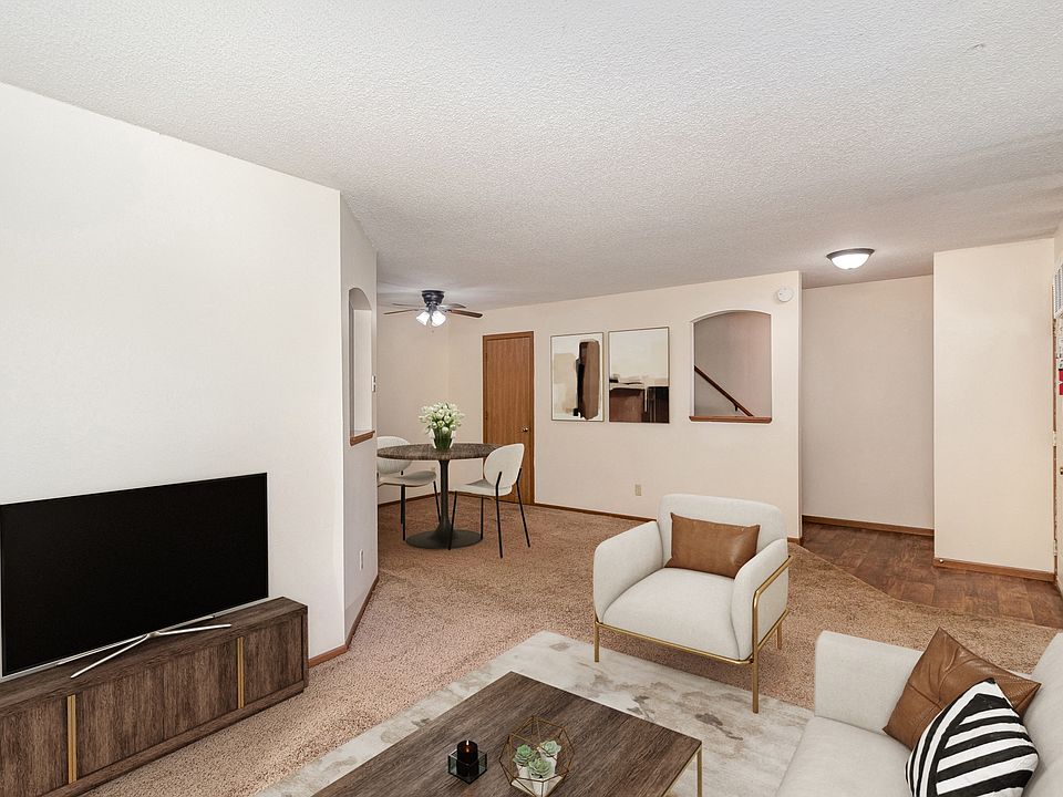 Hutchinson, MN Twin Oaks | 21A| Living